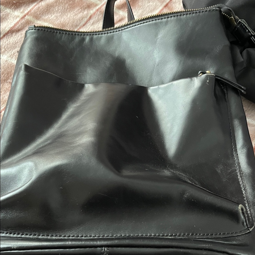 Sleek Black Women's Leather Backpack - Picture 7 of 7